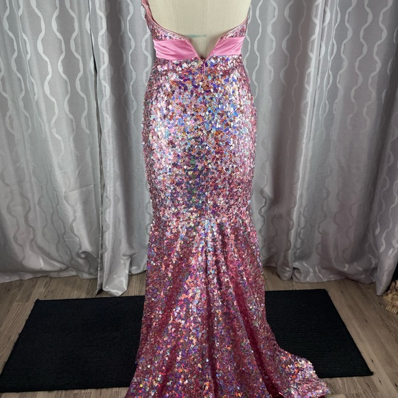 Night Moves Prom Collection - Picture 5 of 9